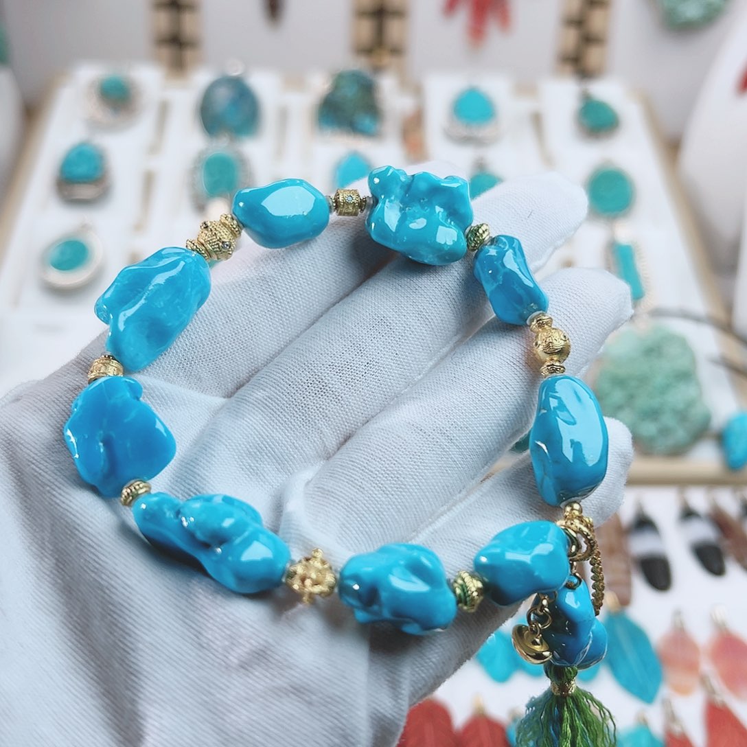 绿松石颈饰未镶嵌