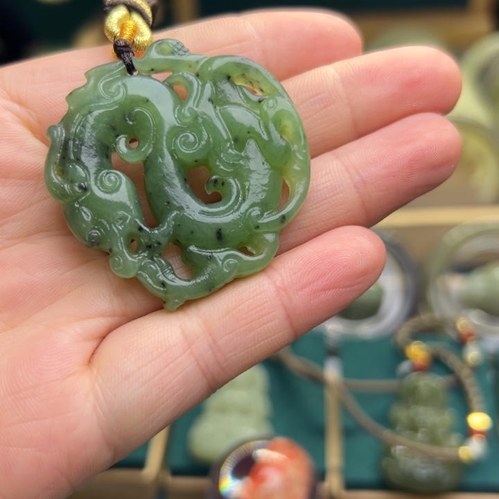 和田玉（碧玉）颈饰未镶嵌龙牌