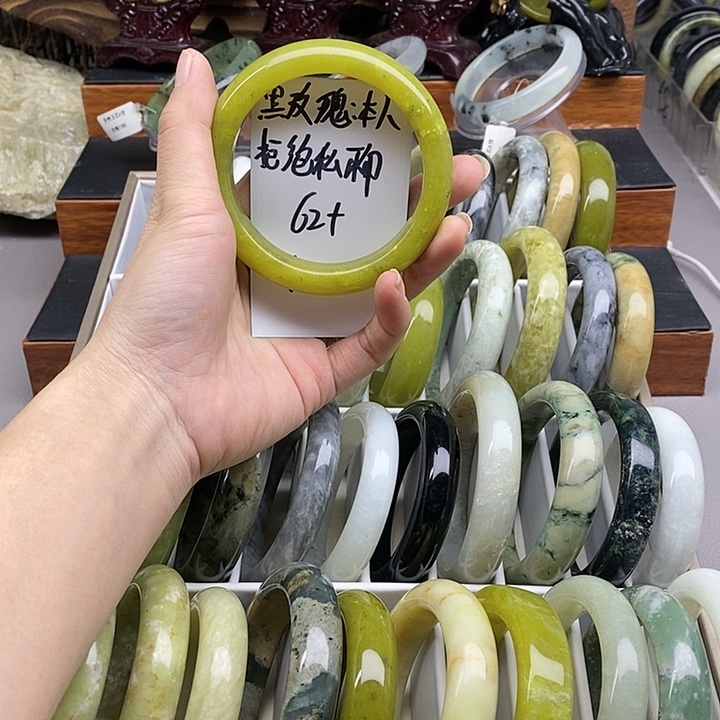蛇纹石玉未镶嵌手镯