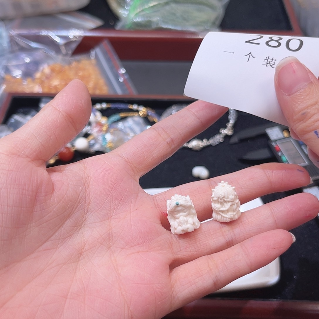 珠宝半成品未镶嵌水晶280 。      