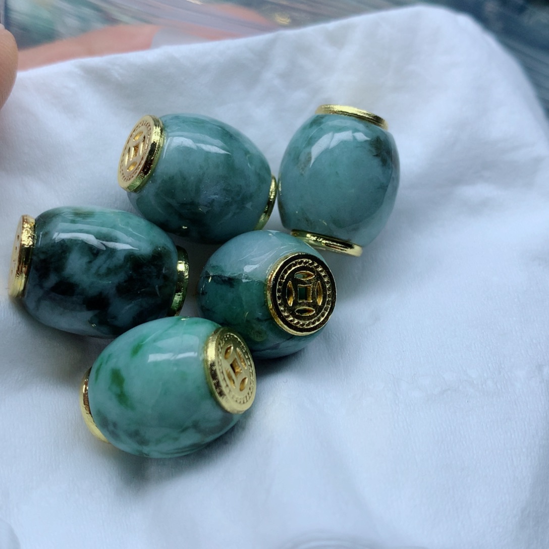 翡翠颈饰未镶嵌手串