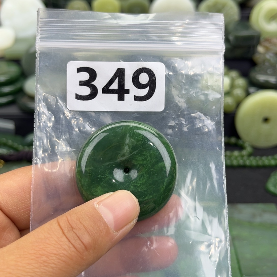 单***吨和田玉未镶嵌珠宝半成品