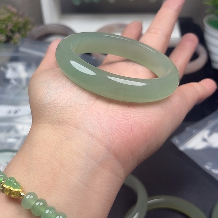 东陵石未镶嵌手镯