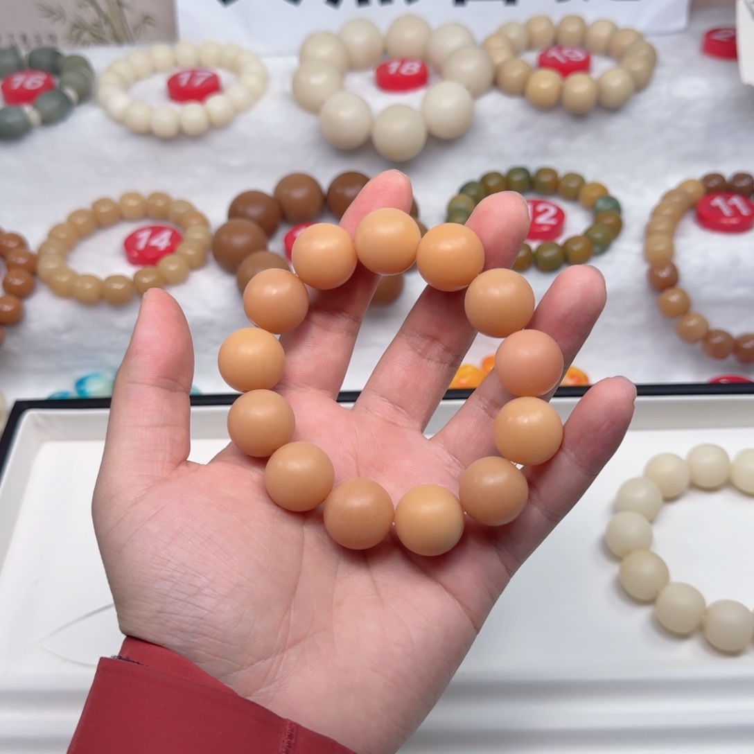 晴***n白玉菩提吊坠卡18干磨风化