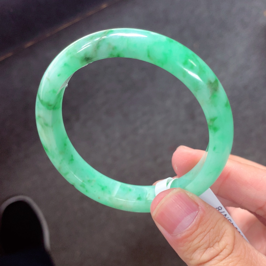 翡翠手镯未镶嵌缅甸