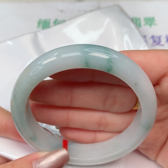 翡翠手镯未镶嵌55 55 牛奶底飘花强推