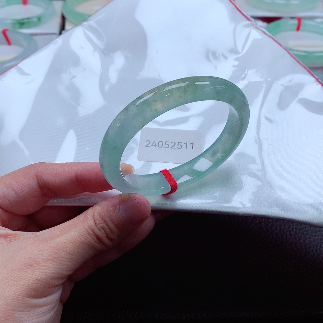 翡翠手镯（贵妃镯）未镶嵌天然A货翡翠手镯