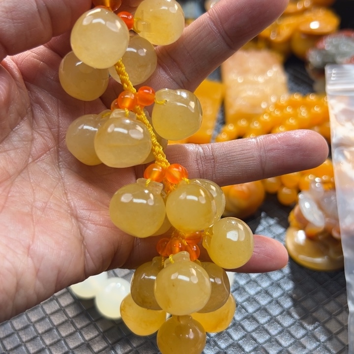 石英质玉（黄龙玉）颈饰未镶嵌