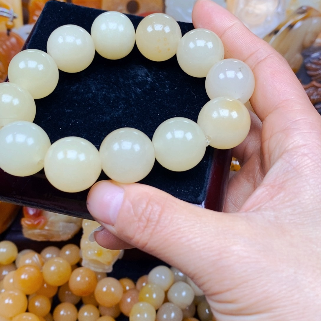 石英质玉（黄龙玉）颈饰未镶嵌