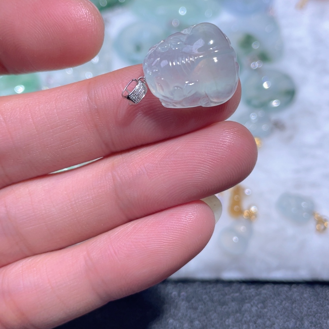 翡翠18K金镶嵌颈饰翡翠