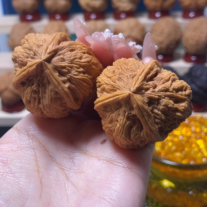 文玩核桃吊坠43三棱12号