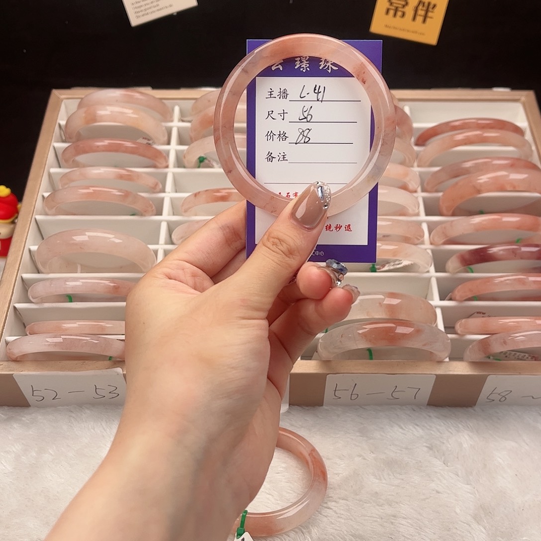 石英质玉手镯未镶嵌