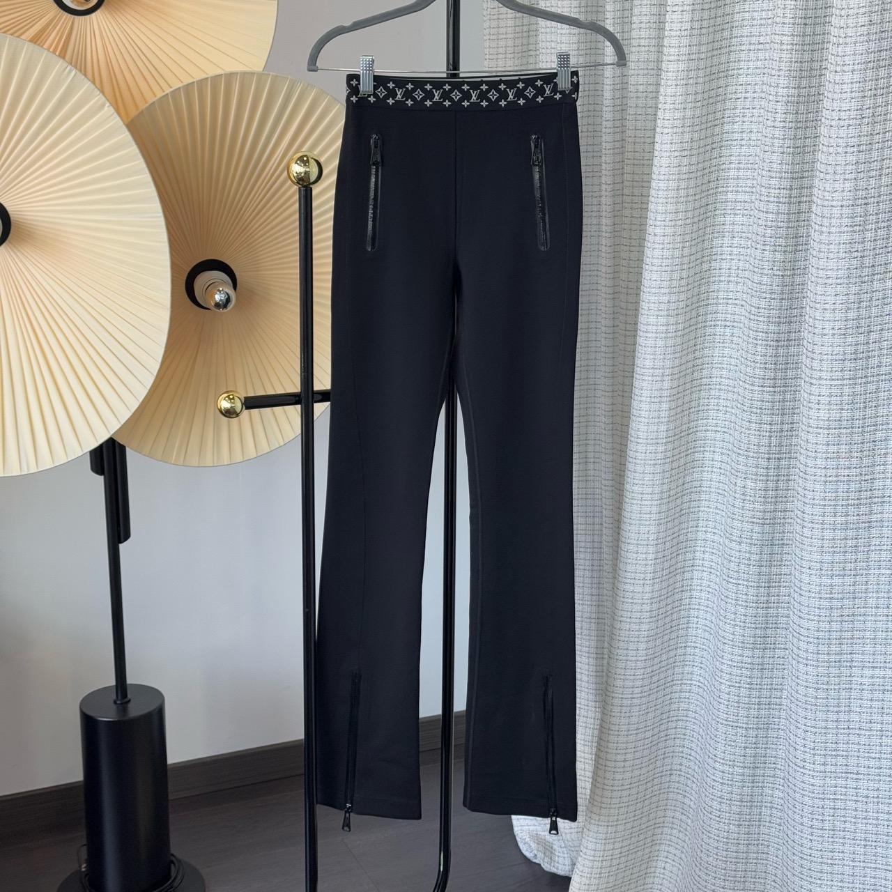 99新 LouisVuitton/路易威登 黑色logo老花拉链休闲微喇叭裤36码
