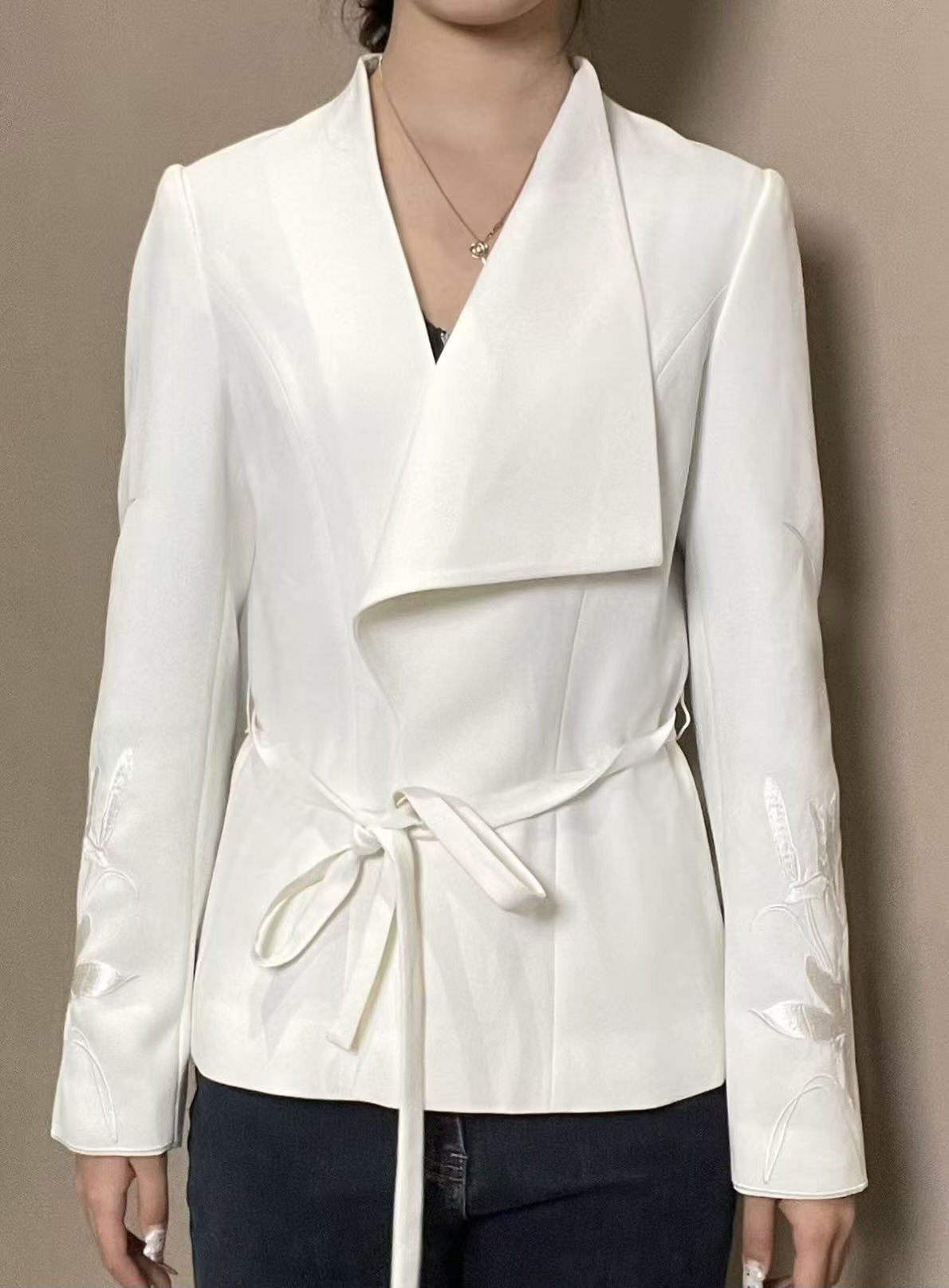 【布丝瑰折扣店】BYQ12120-白色西服外套