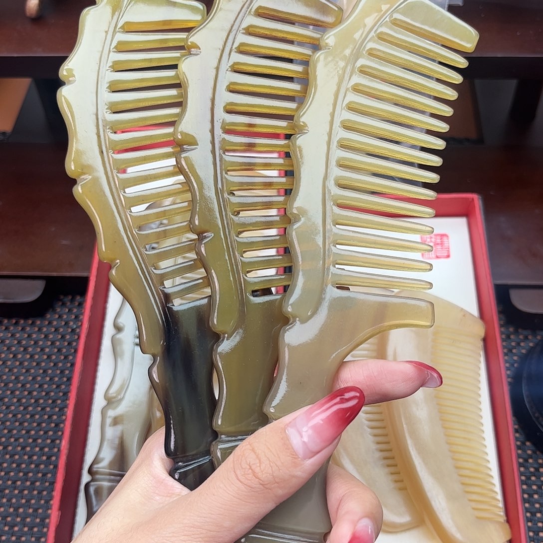 纯手工制作纯牛角梳子