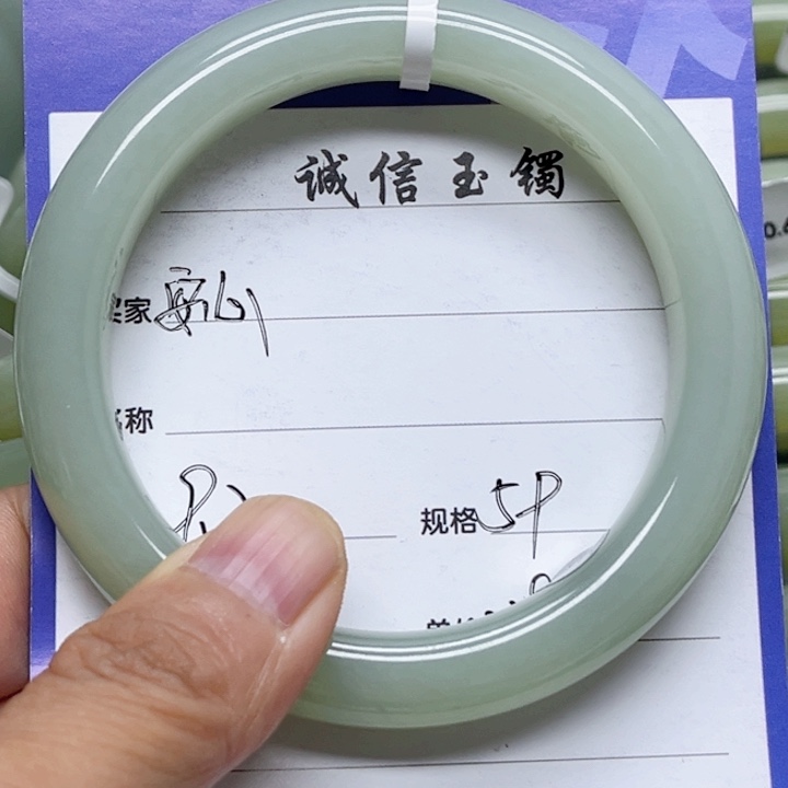 未镶嵌手镯和田玉安*?