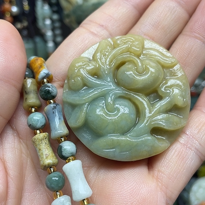 未镶嵌蛇纹石玉颈饰