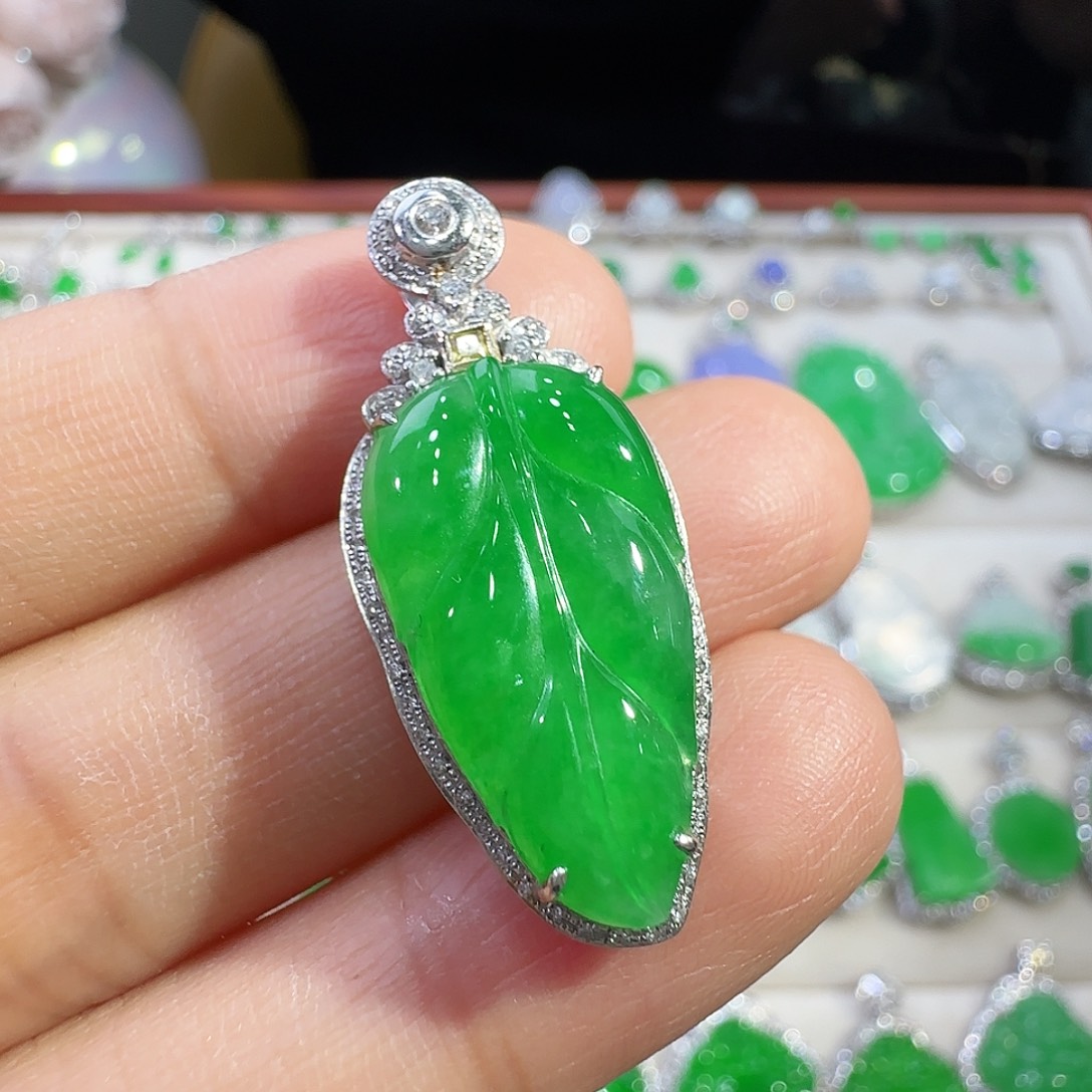 翡翠吊坠(不含链)18K金镶嵌