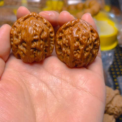 文玩核桃吊坠白狮子