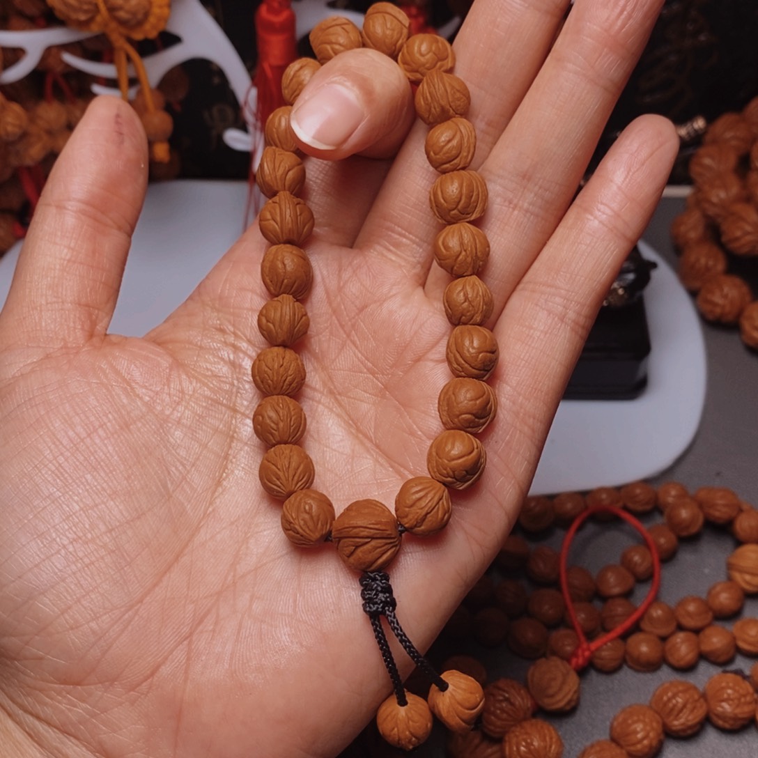 桃核吊坠桃枭手持1