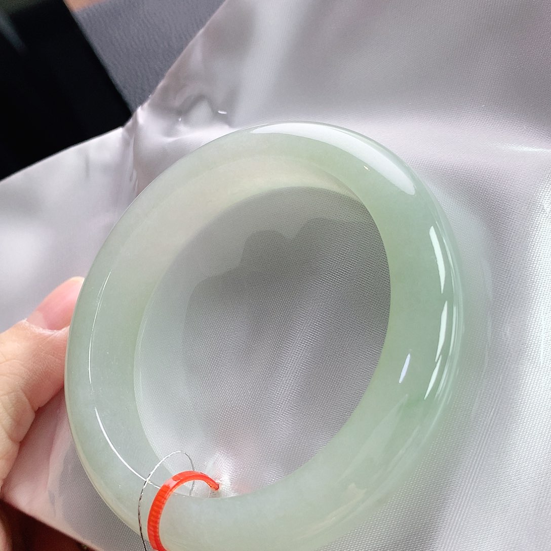 翡翠手镯未镶嵌57圈
