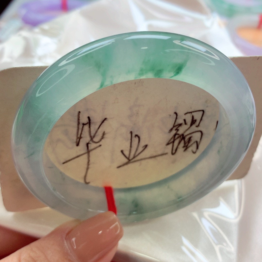 翡翠手镯未镶嵌师妹