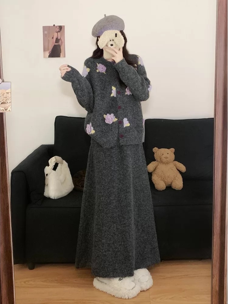 秋冬新款立体花朵设计感针织衫搭配舒适半身裙休闲毛针织套装