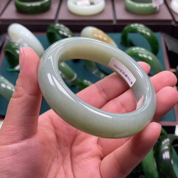 和田玉未镶嵌手镯