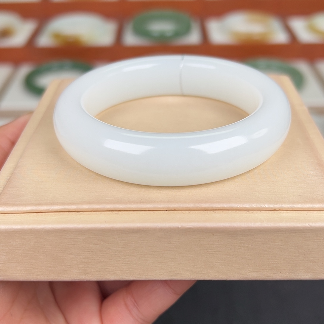 和田玉未镶嵌手镯白玉