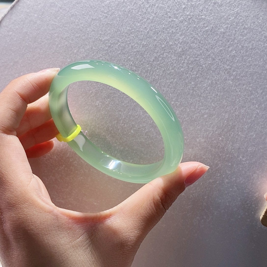 玛瑙/玉髓手镯未镶嵌59