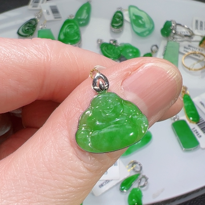 颈饰18K金镶嵌翡翠