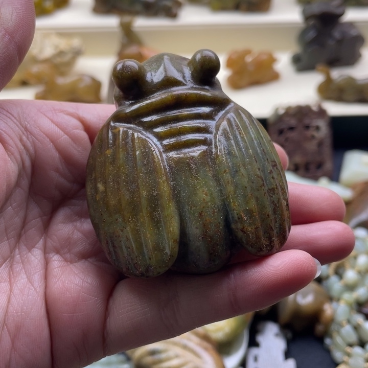 蛇纹石玉颈饰未镶嵌