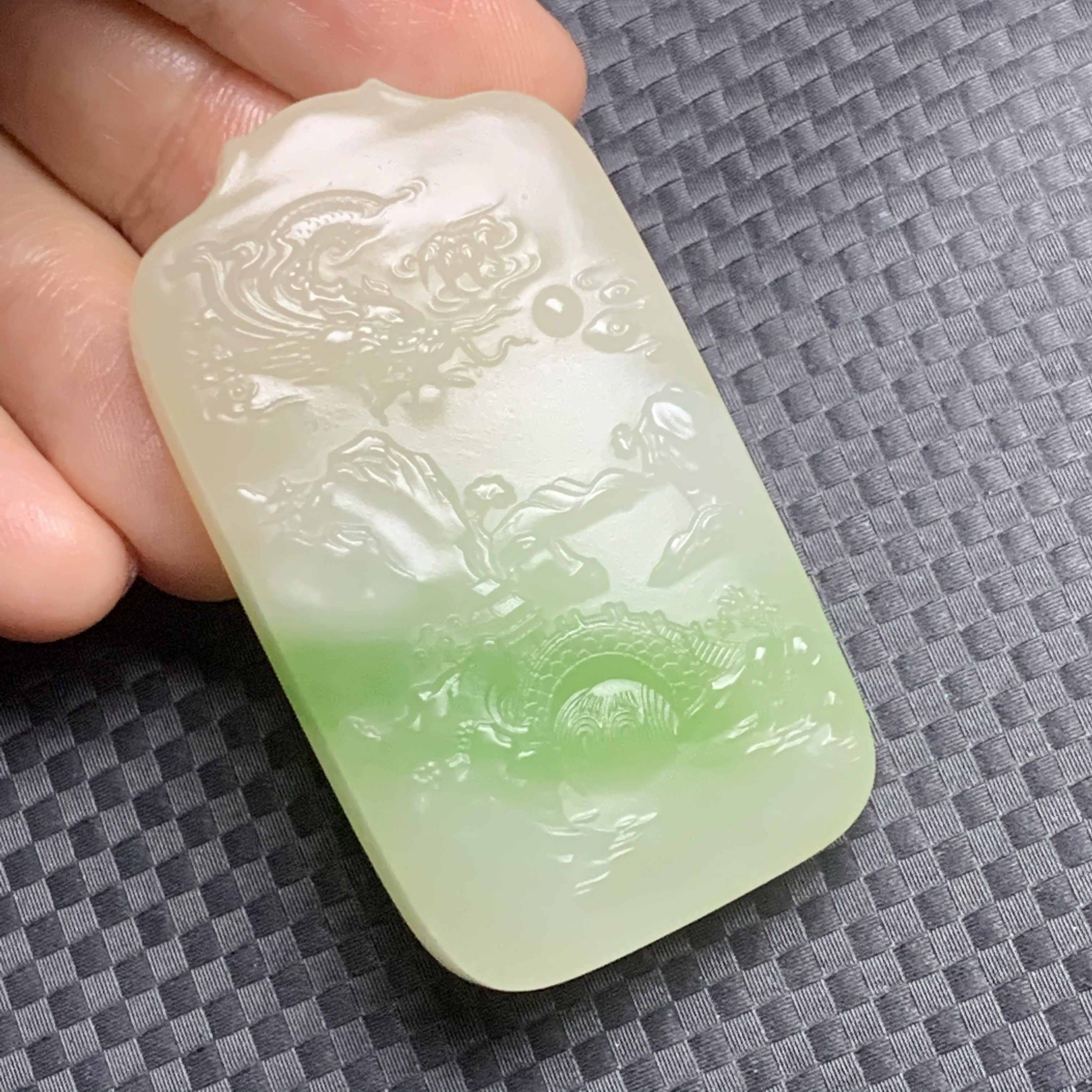 和田玉翠青龙山水牌吊坠