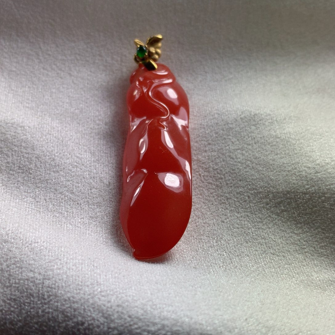 南红玛瑙福豆吊坠18K金镶嵌