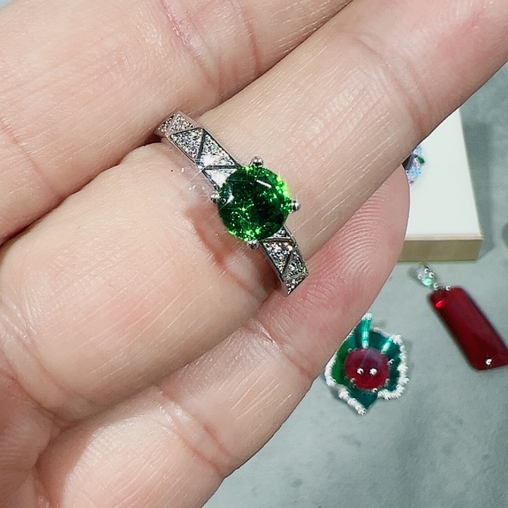 红宝石颈饰未镶嵌