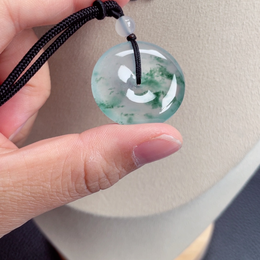 颈饰未镶嵌翡翠平安扣