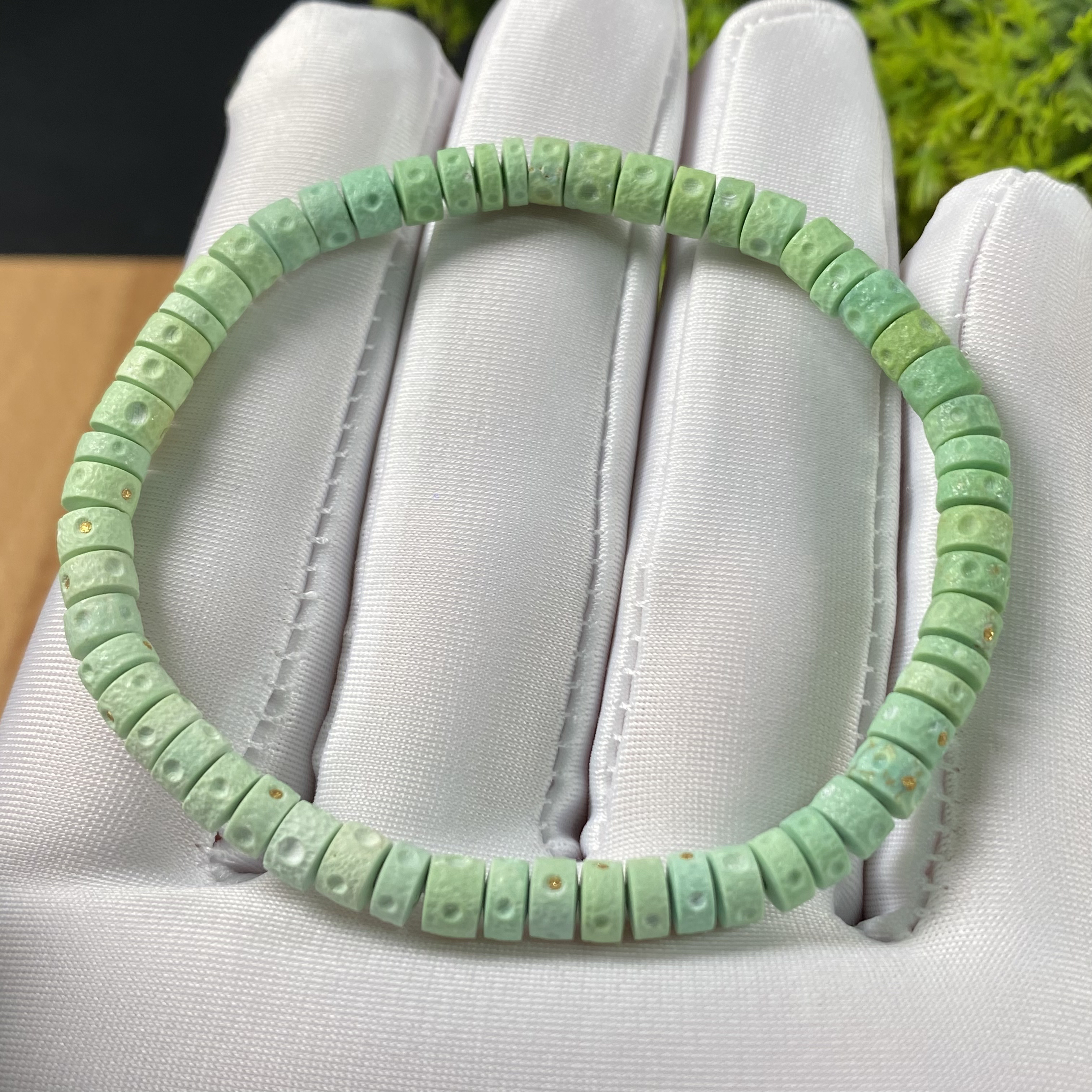 原矿绿松石菜籽黄星球直切手串 直径5mm，重7.77g，圈围16.5cm