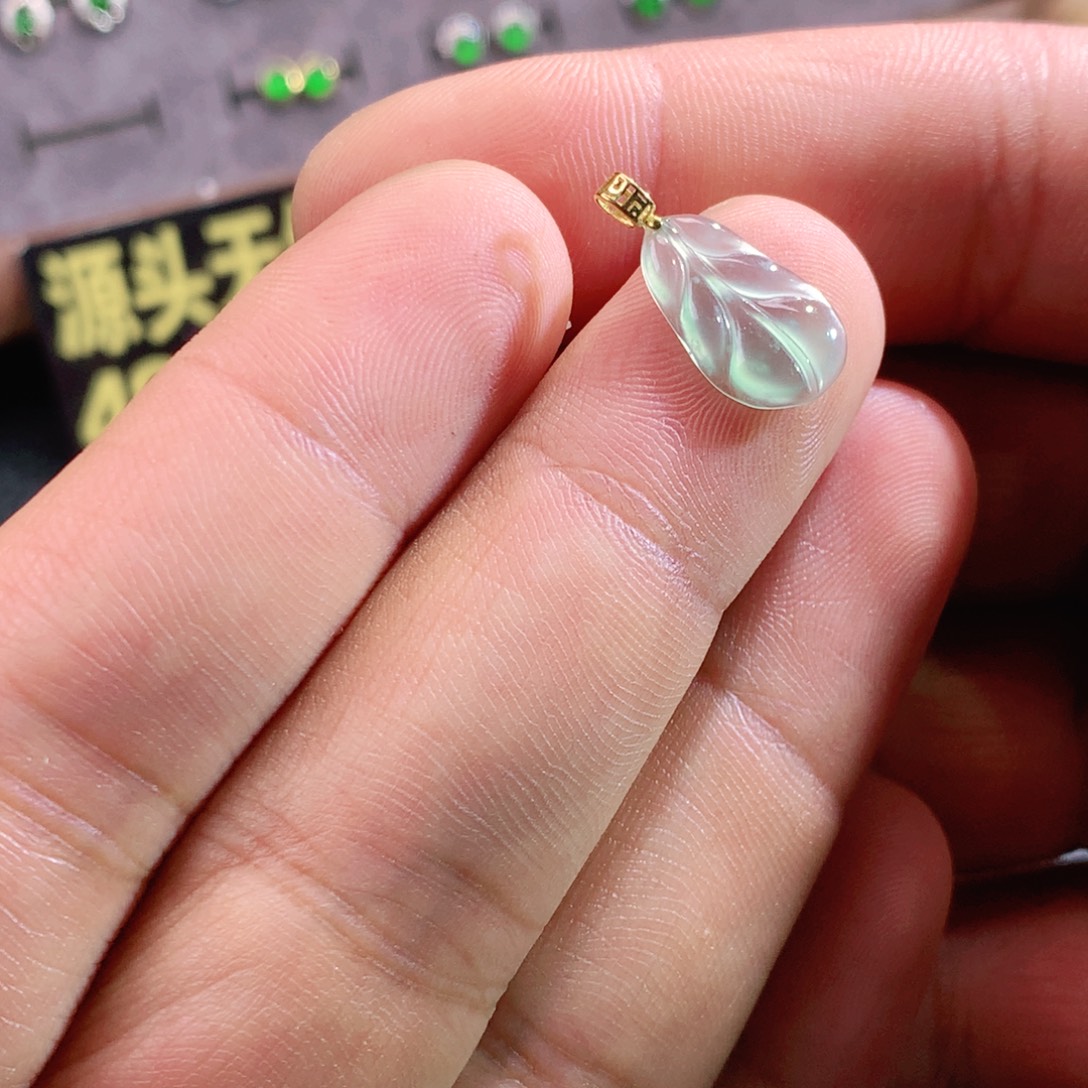 翡翠未镶嵌颈饰源头翡翠A货工厂价，一物一证