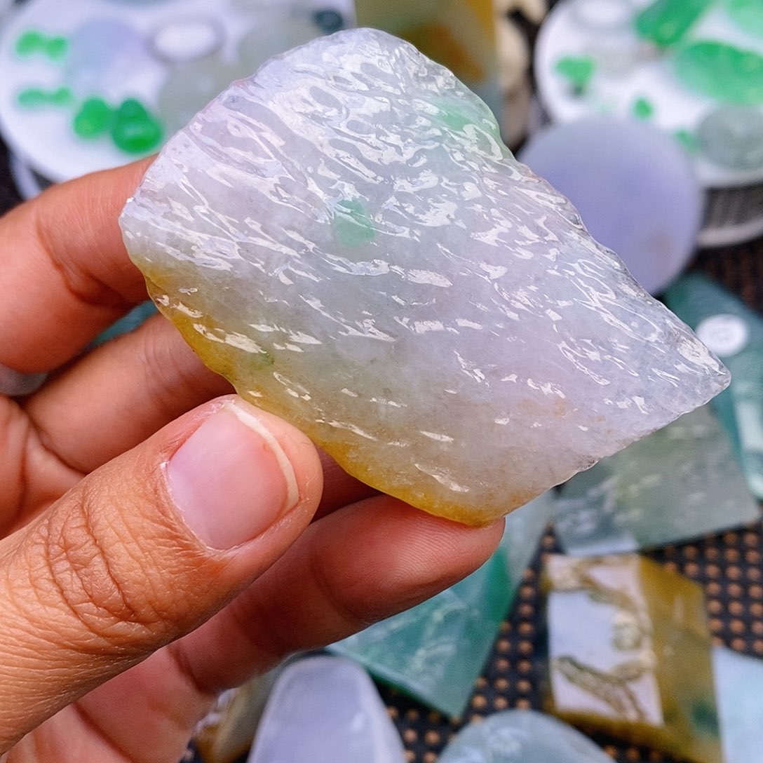 翡翠颈饰未镶嵌翡翠