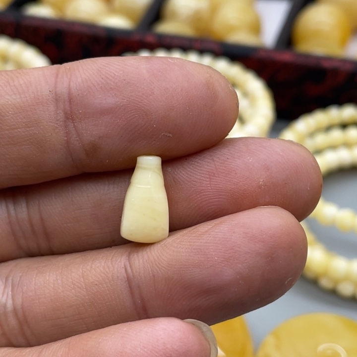 琥珀未镶嵌裸石三通