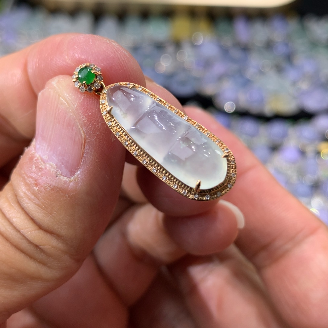 翡翠吊坠(不含链)18K金镶嵌