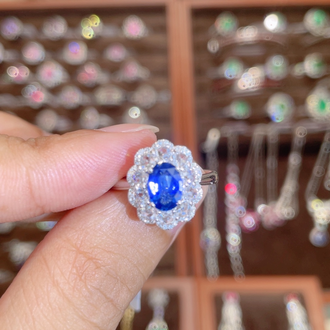 蓝宝石戒指18K金镶嵌1.01ct 无烧 矢车菊