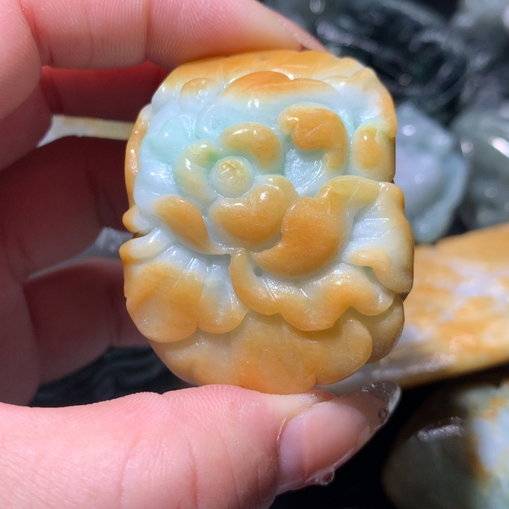 翡翠未镶嵌颈饰保真天然A货翡翠