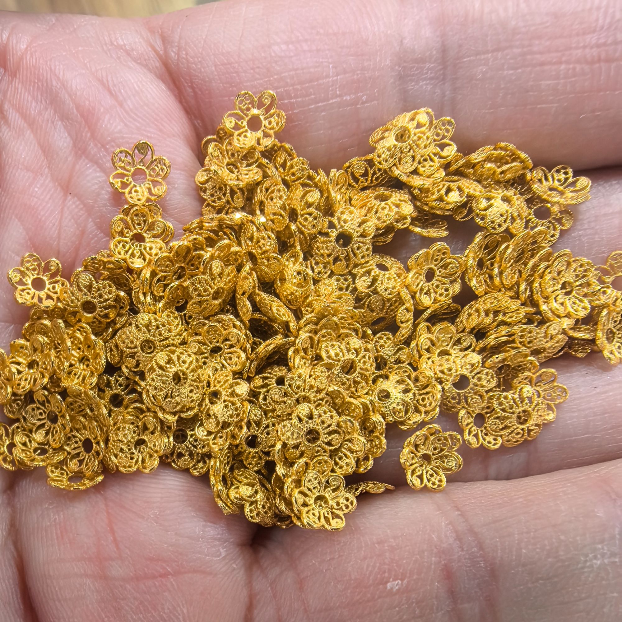 925银银制品 精工古法银镀金錾刻镂空花托diy银配件【5.6m*10颗】