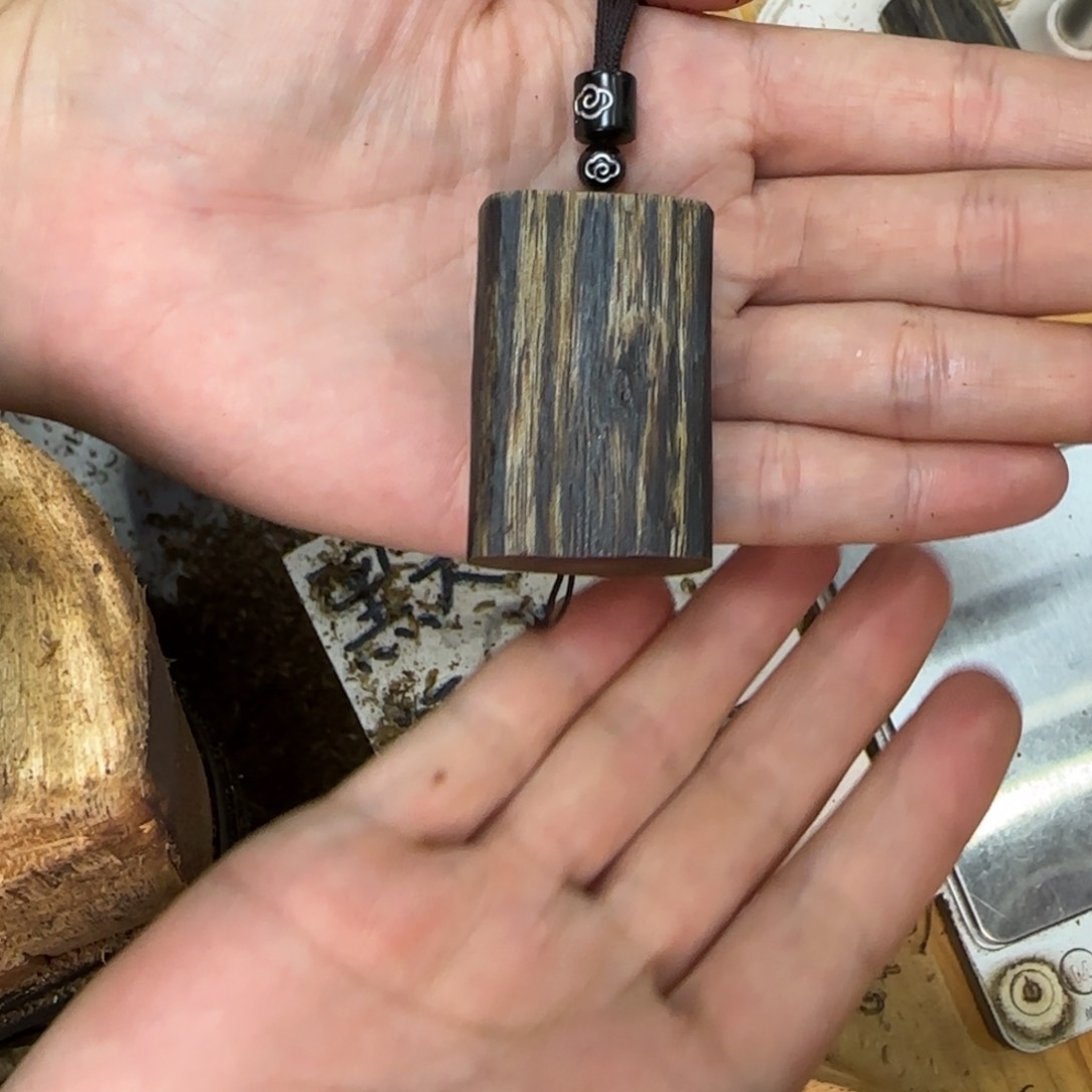 沉香吊坠素牌虎斑紫棋12克