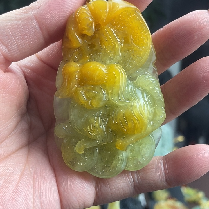 蛇纹石玉未镶嵌颈饰