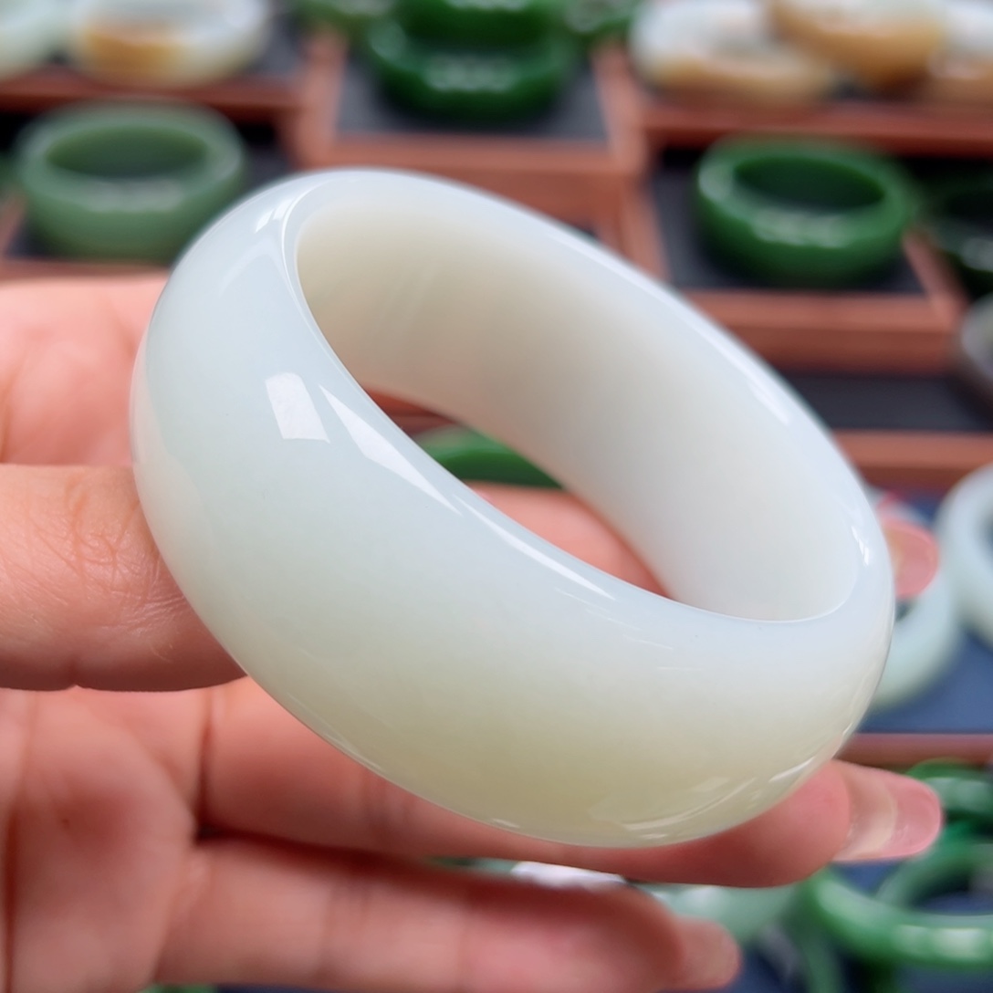 未镶嵌手镯和田玉