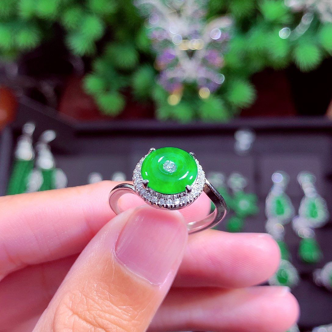 颈饰未镶嵌翡翠天然