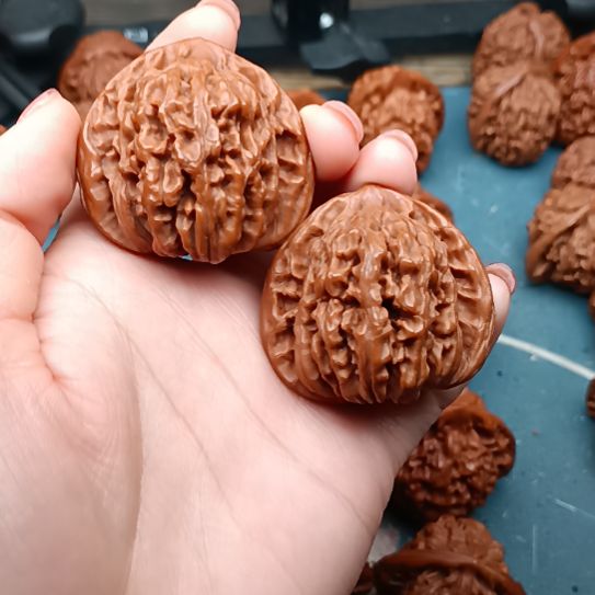 文玩核桃吊坠狮子头