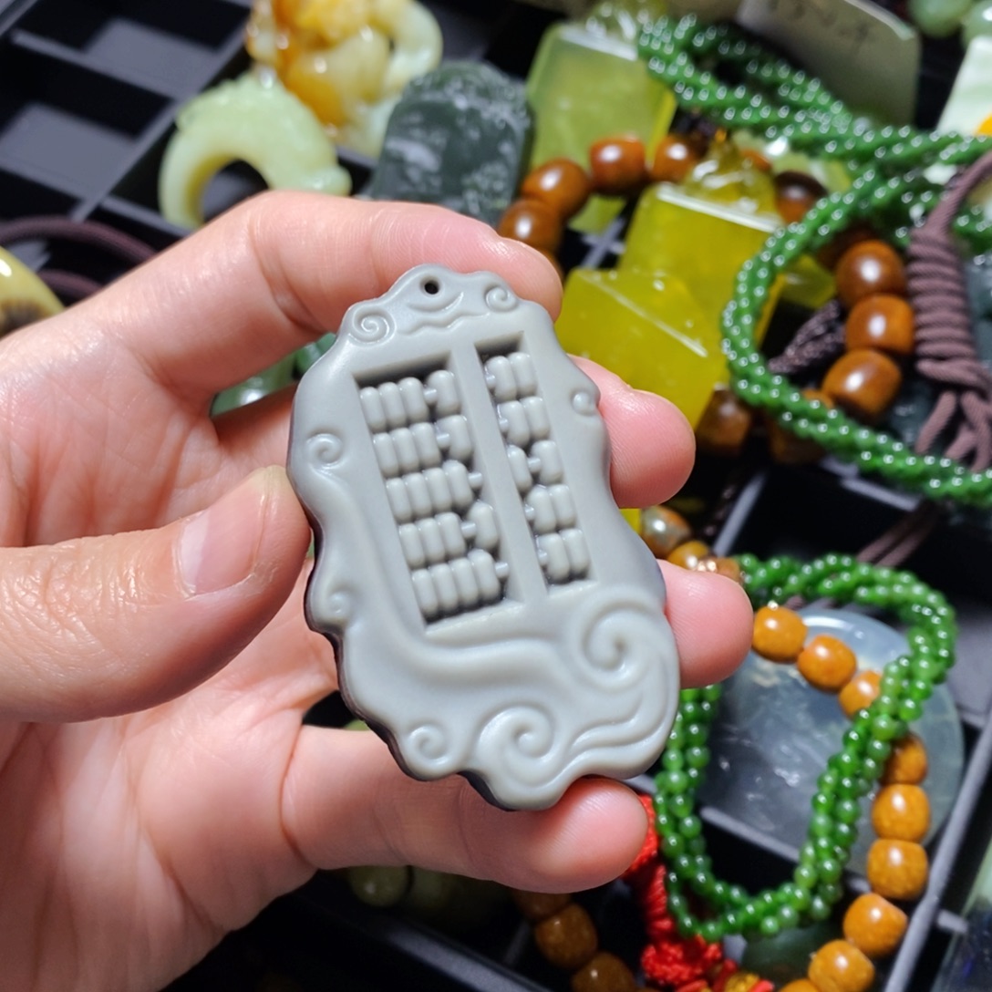 蛇纹石玉未镶嵌颈饰